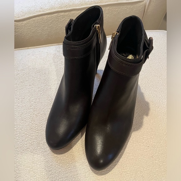 Vince Camuto leather bootie 🍫 - Picture 4 of 8